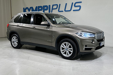 BMW X5 F15 xDrive40e A Exclusive Edition - ACC / Urheiluistuimet / Vetokoukku / BT / Peruutuskamera / PDC / Automaatti-ilmastointi / Driving Assistant / Nahkaverhoilu