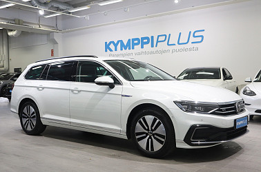 Volkswagen Passat Variant GTE Plug-In Hybrid 160 kW DSG-automaatti - LED Matrix / Vetokoukku / Navigaattori / Kamera / Kaistavahti / KESSY