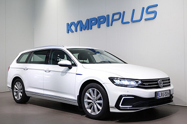 Volkswagen Passat Variant GTE Plug-In Hybrid 160 kW DSG-automaatti - Webasto / Koukku / Navi / P.Kamera