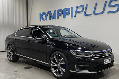 Volkswagen Passat Sedan GTE Plug-In Hybrid 160 kW (218 hv) DSG-automaatti - Digimittaristo / Webasto / Adapt. vak / Navigointi / Vetokoukku