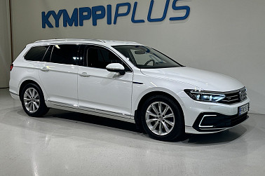 Volkswagen Passat Variant GTE Plug-In Hybrid 160 kW DSG-automaatti - Matrix / Kessy / ACC / Peruutuskamera / Vetokoukku