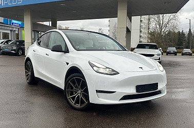 Tesla Model Y Long Range - * Lämpöpumppu / ACC / Panorama / Takuu *