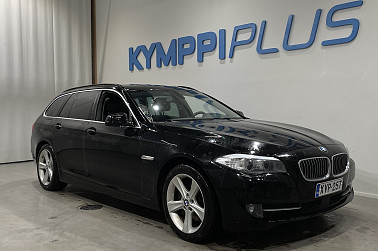 BMW 530 TwinPower Turbo A xDrive F11 Touring - Vetokoukku / Xenon / ACC / Moottorinlämmitin ja sisäpistoke / Pysäköintitutkat