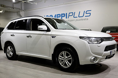 Mitsubishi Outlander PHEV Instyle Navi 4WD 5P - Koukku / Navi / Adapt.Cruise / P.kamera / Rockford / Keyless