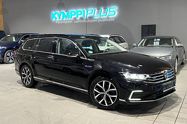 Volkswagen Passat Variant GTE Plug-In Hybrid 160 kW DSG-automaatti - LED / Adapt. vakkari / Navigointi / Kamera / Vetokoukku