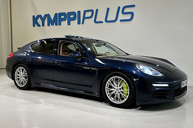 Porsche Panamera S E-Hybrid - Kattoluukku / Xenon / Navi / Ilma-alusta / Vakkari / Nahat