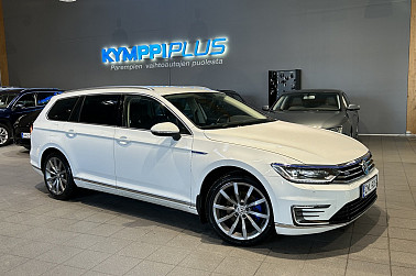 Volkswagen Passat Variant GTE Plug-In Hybrid 160 kW DSG-automaatti - Webasto / Adapt.vakkari / Koukku / Ledit / Siisti