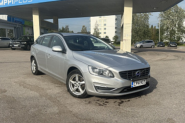 Volvo V60 D4 AWD Kinetic aut - Webasto / Koukku / Tutkat /