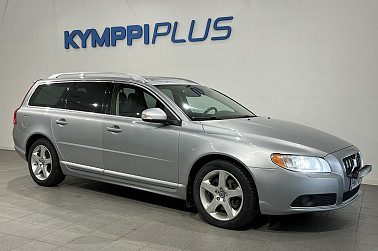 Volvo V70 D5 AWD Summum aut - Xenon / Webasto / Nahat / Koukku